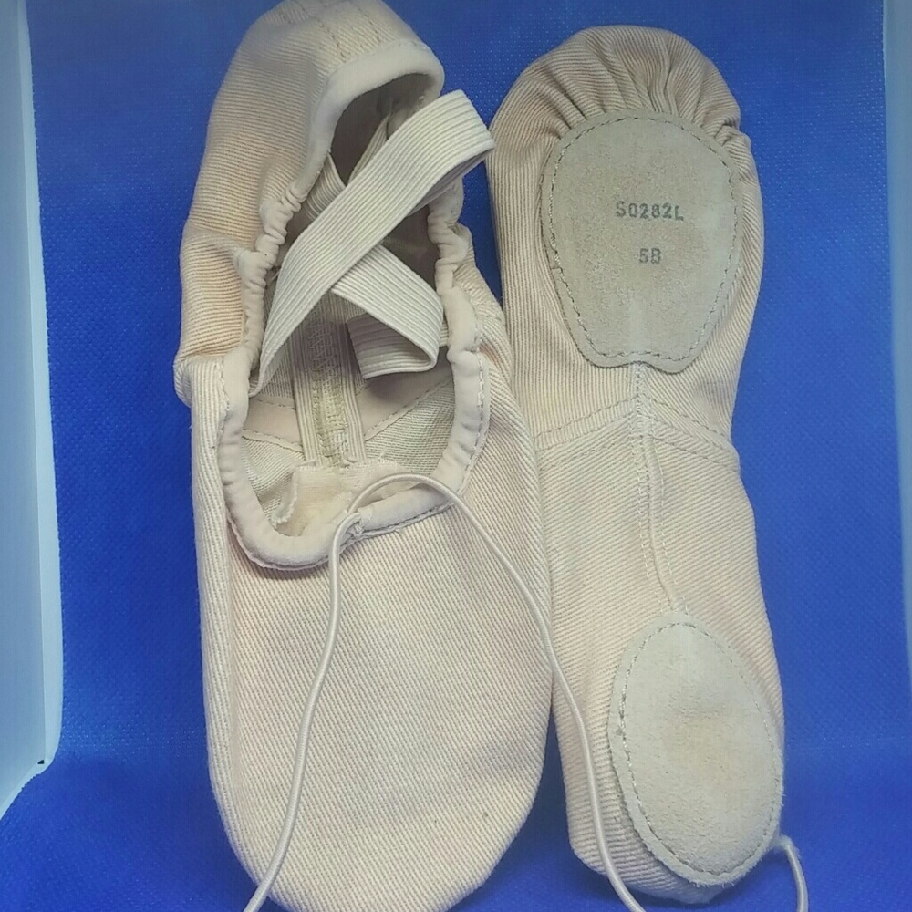 NWT BLOCH split sole ballet slipper